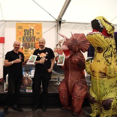 Pokřtili jsme první díl edice Hvězdná CREW! 🦖🥂